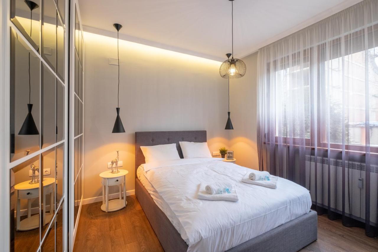 Designer & Cozy 2Bd Flat With A Parking In The City Center By Flat Mаnager صوفيا المظهر الخارجي الصورة