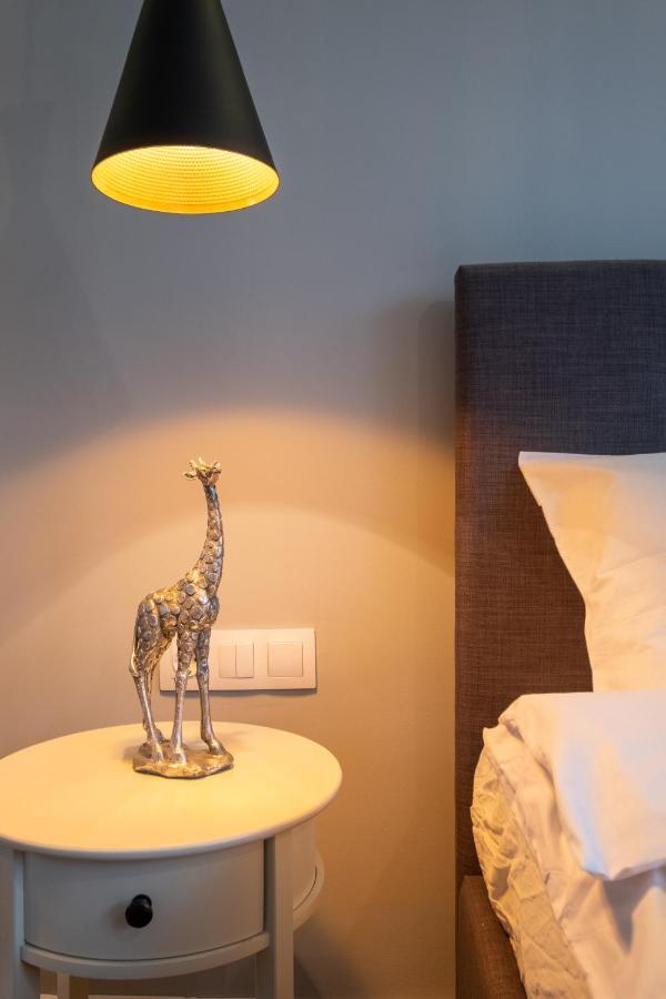 Designer & Cozy 2Bd Flat With A Parking In The City Center By Flat Mаnager صوفيا المظهر الخارجي الصورة