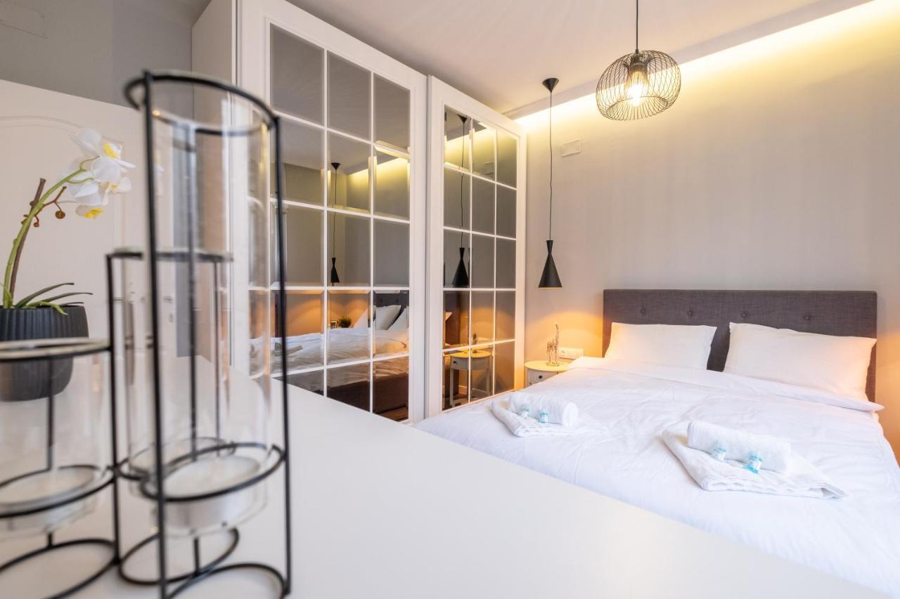 Designer & Cozy 2Bd Flat With A Parking In The City Center By Flat Mаnager صوفيا المظهر الخارجي الصورة