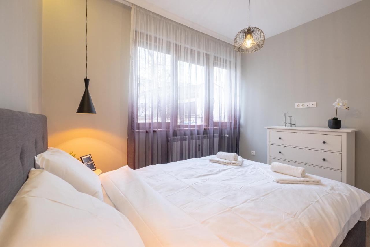 Designer & Cozy 2Bd Flat With A Parking In The City Center By Flat Mаnager صوفيا المظهر الخارجي الصورة