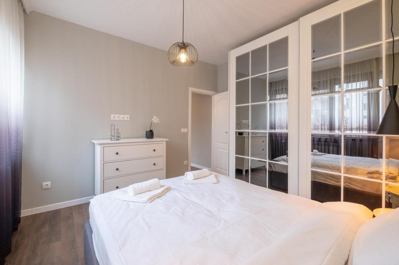 Designer & Cozy 2Bd Flat With A Parking In The City Center By Flat Mаnager صوفيا المظهر الخارجي الصورة