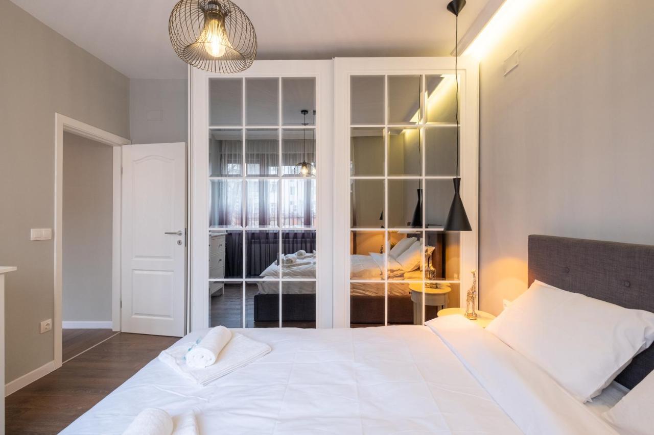 Designer & Cozy 2Bd Flat With A Parking In The City Center By Flat Mаnager صوفيا المظهر الخارجي الصورة